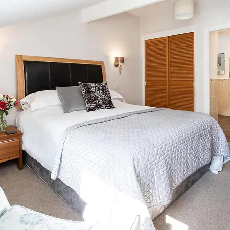 Norwood House בית הארחה 4*