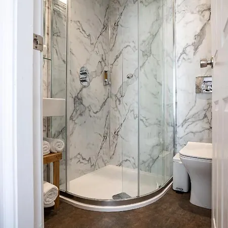 בית הארחה Norwood House 4*