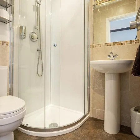 Norwood House בית הארחה