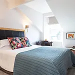 Norwood House بيت ضيافة 4*