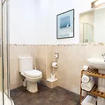 Norwood House آمبيلسايد