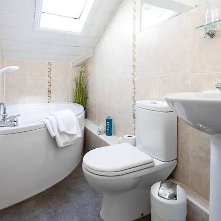 Norwood House 4*